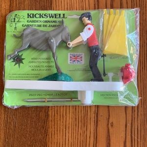 BNWT VINTAGE Mecnov garden ornament